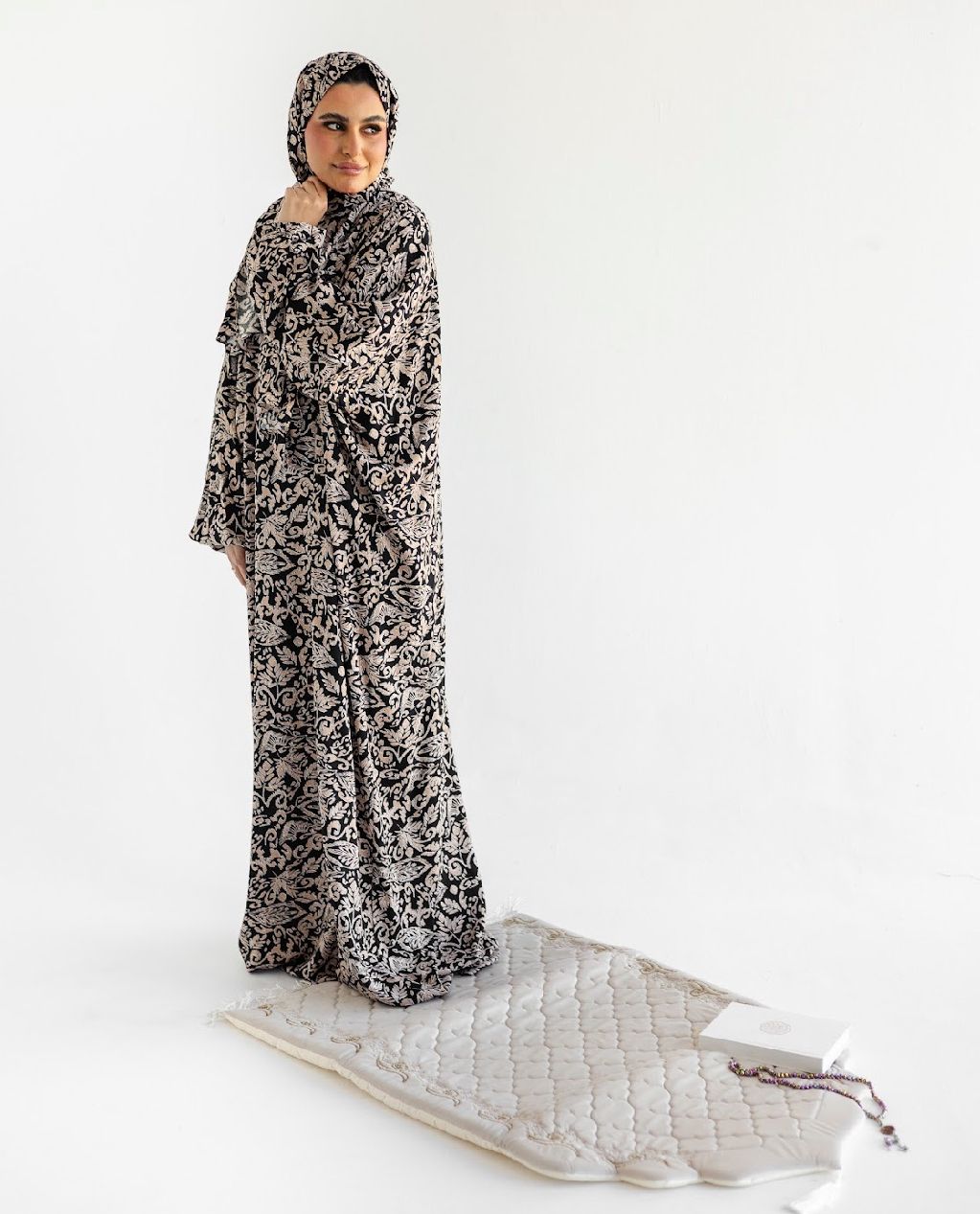 Cotton Woman Prayer Set