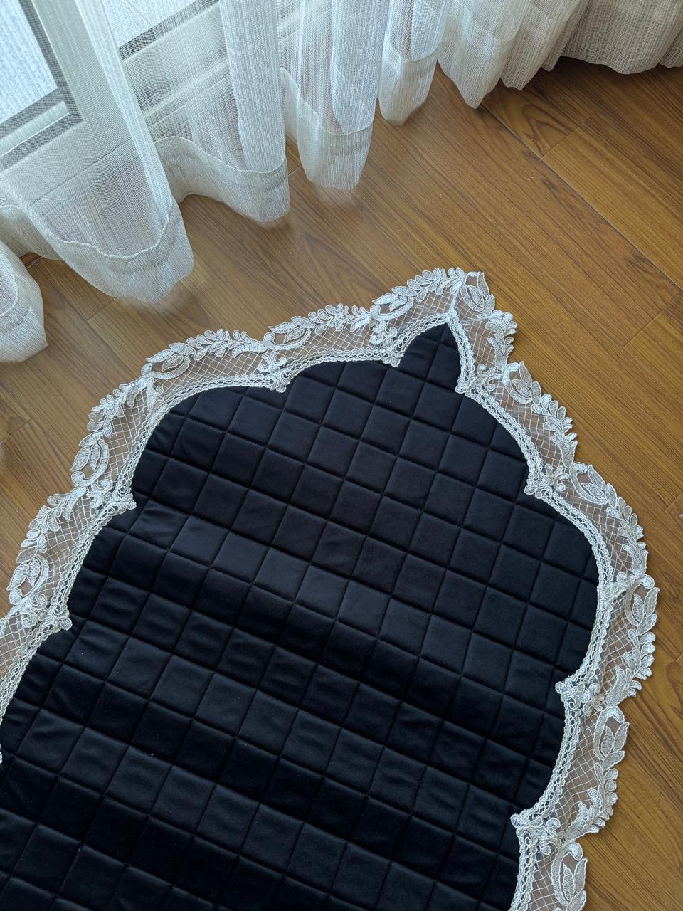 The Padded Sleek Arabesque Sajda