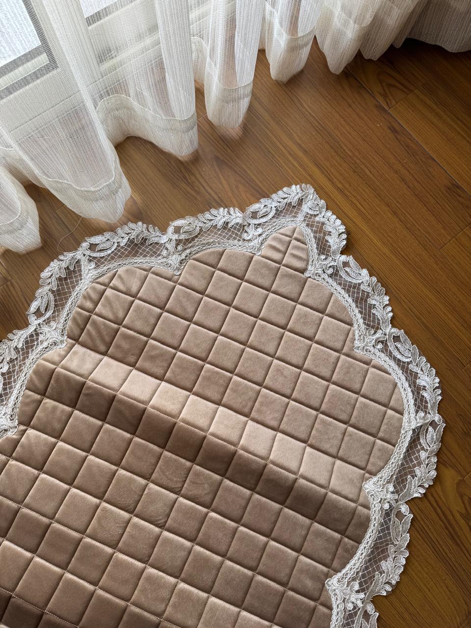 The Padded Sleek Arabesque Sajda