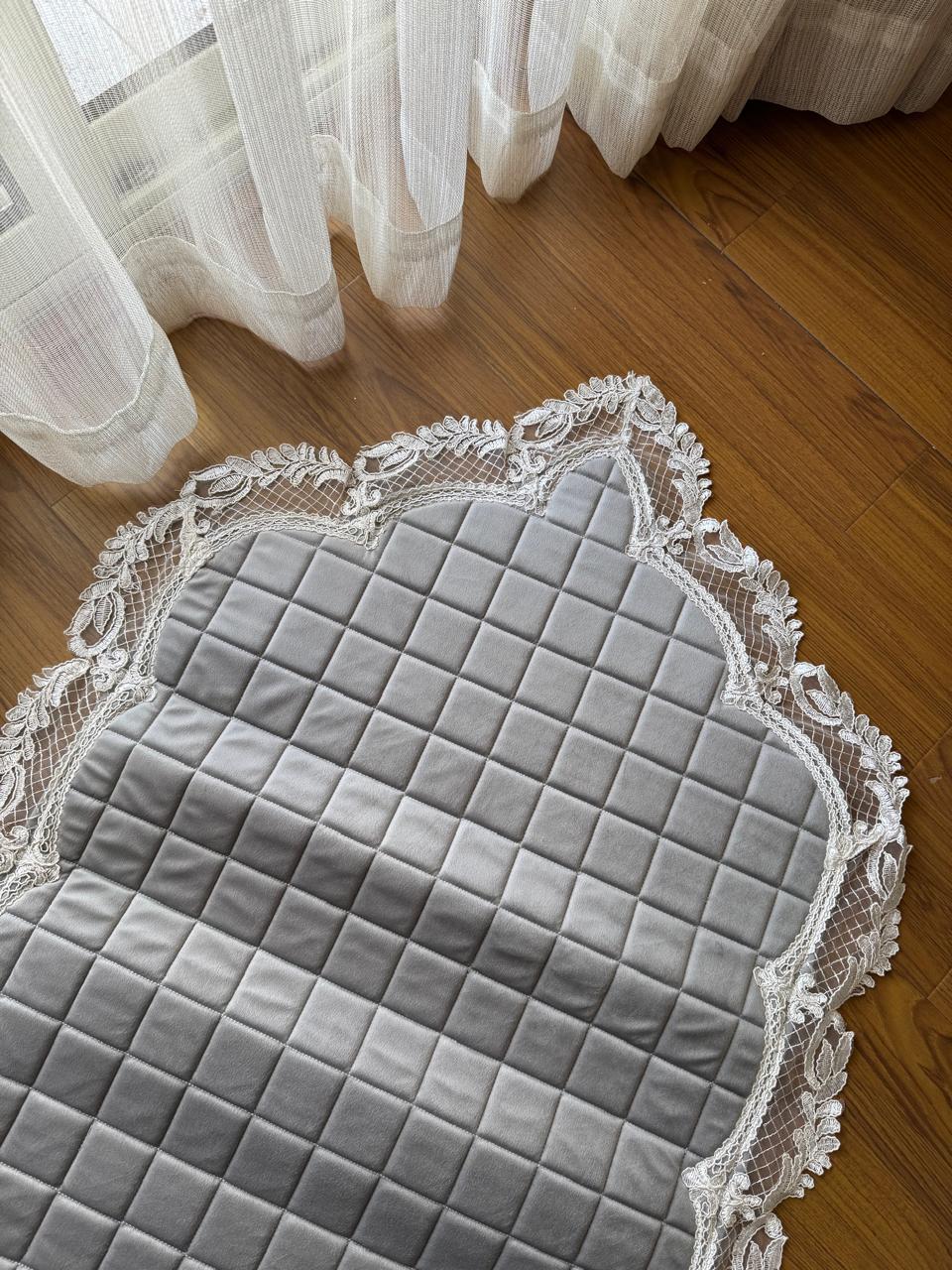 The Padded Sleek Arabesque Sajda