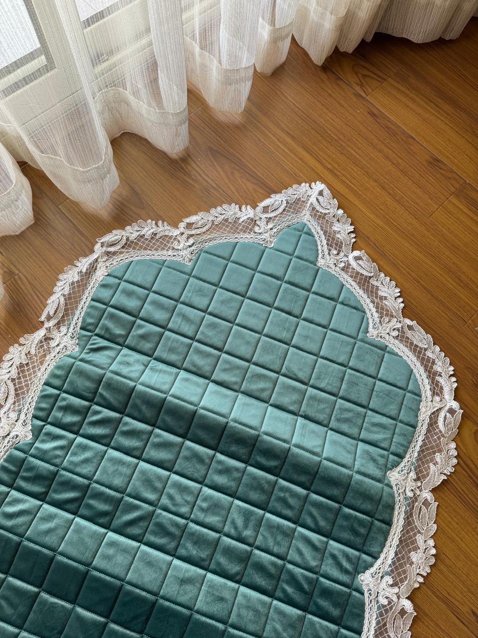 The Padded Sleek Arabesque Sajda