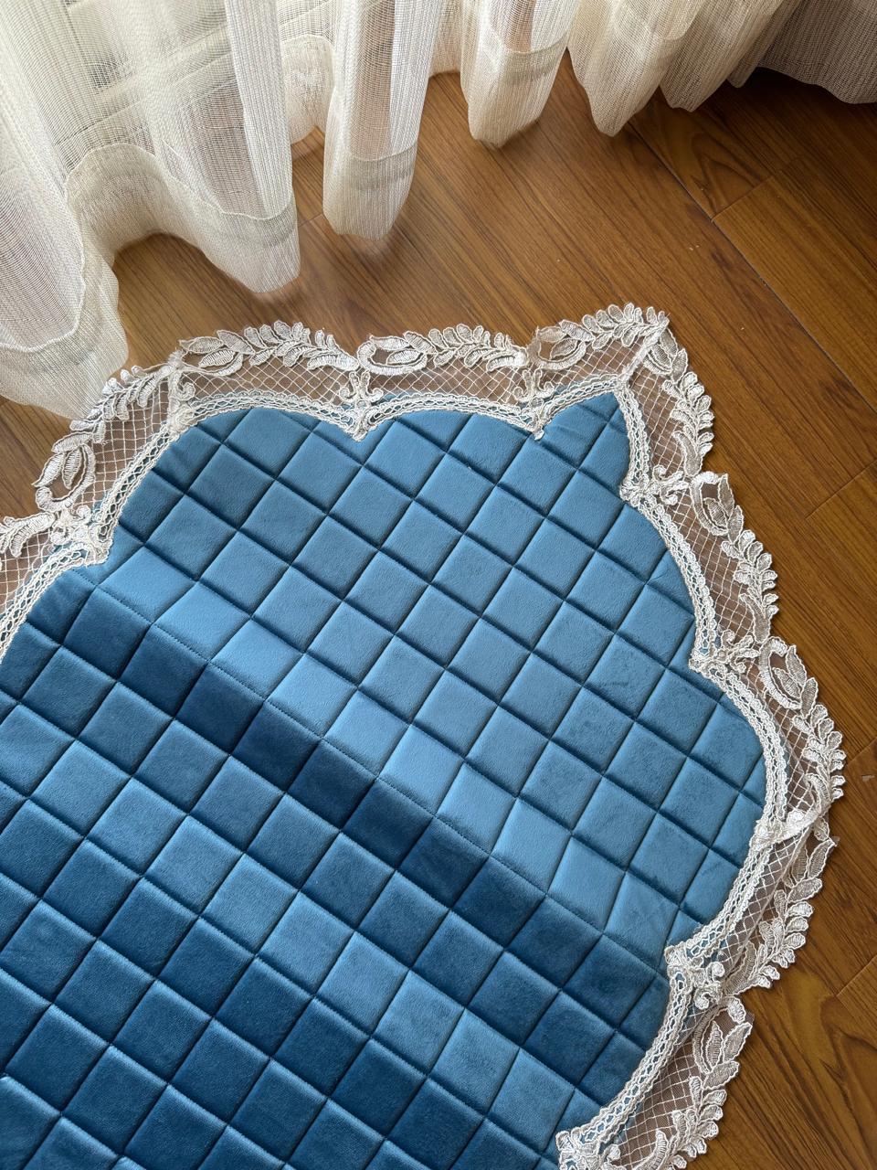 The Padded Sleek Arabesque Sajda