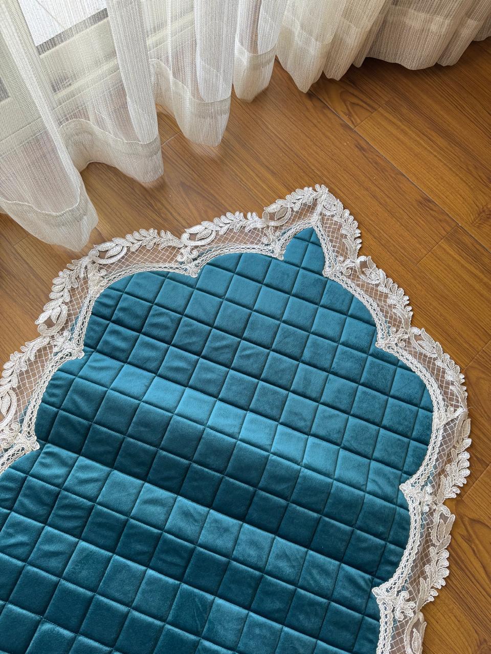 The Padded Sleek Arabesque Sajda